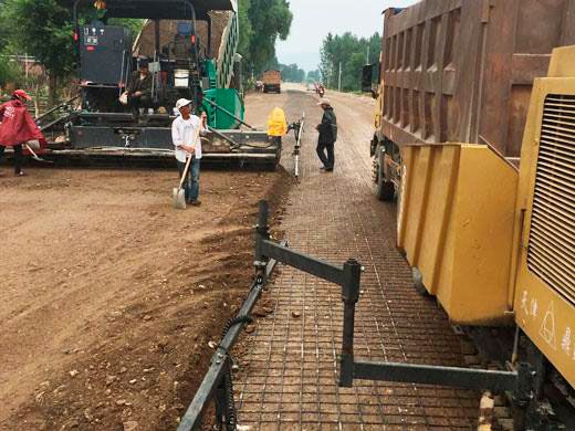 鋼塑土工格柵的施工方法