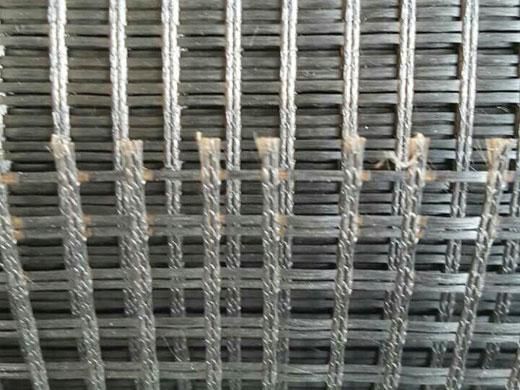 水泥混凝土路面加鋪玻纖土工格柵的施工方法